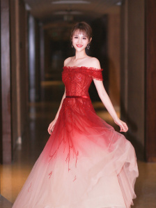 美女搞鸡视频